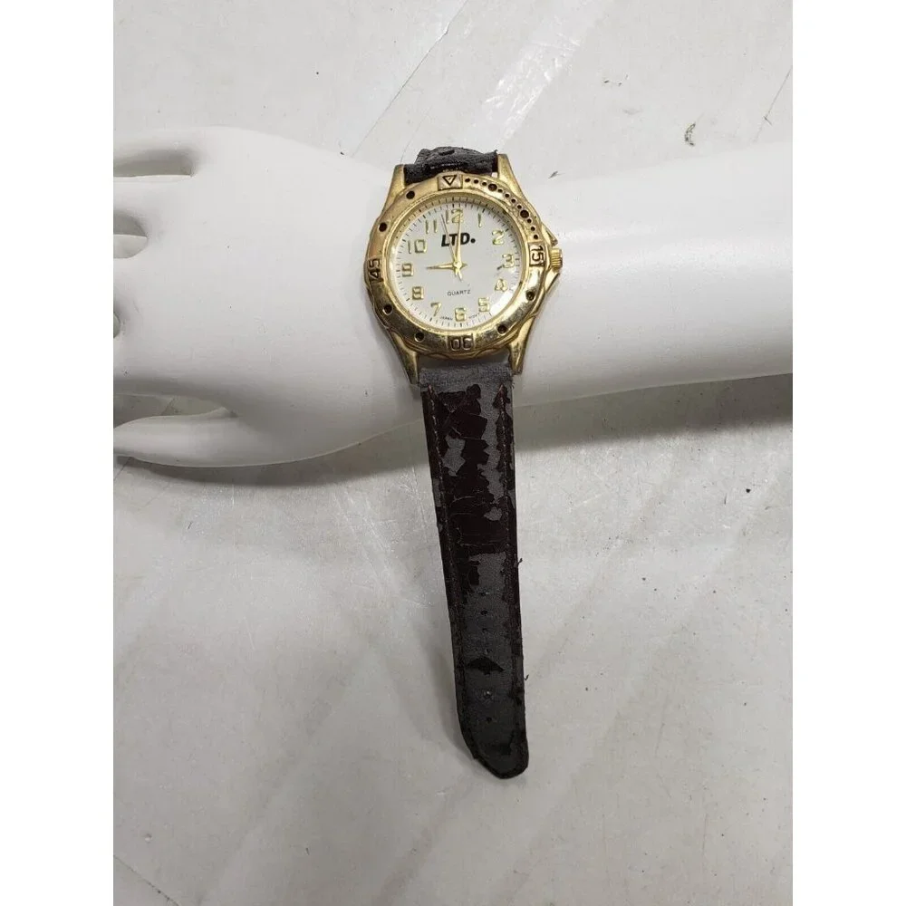 Mixed Lot Of 20 WATCHES Charming Charlie Betset Johnson Geneva Timex Embassy